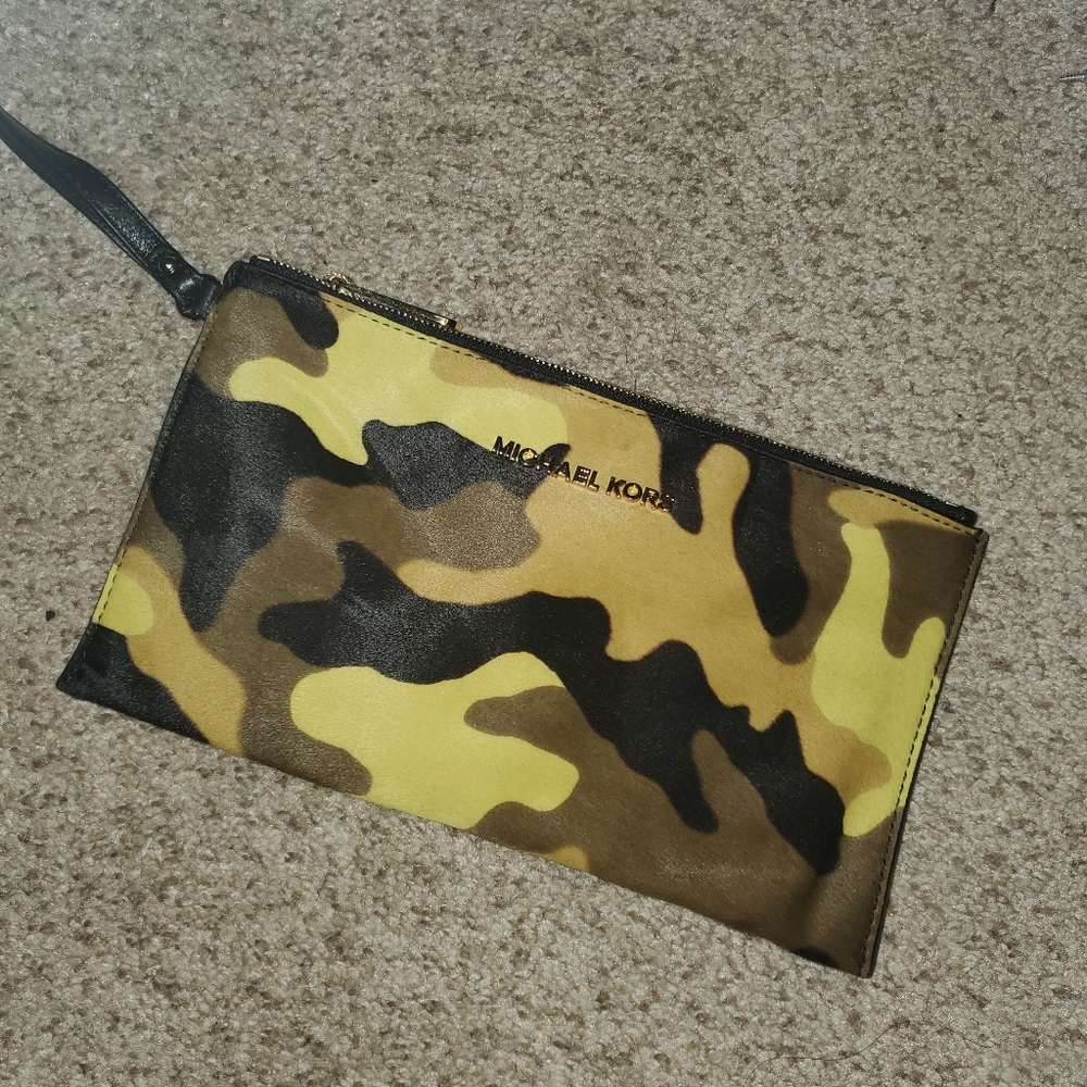 Michael Kors Wristlet